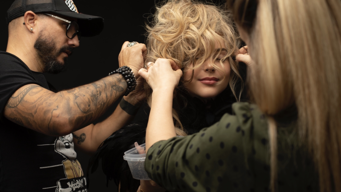 Vintage Coiffure & Beauté By V.N.T.G